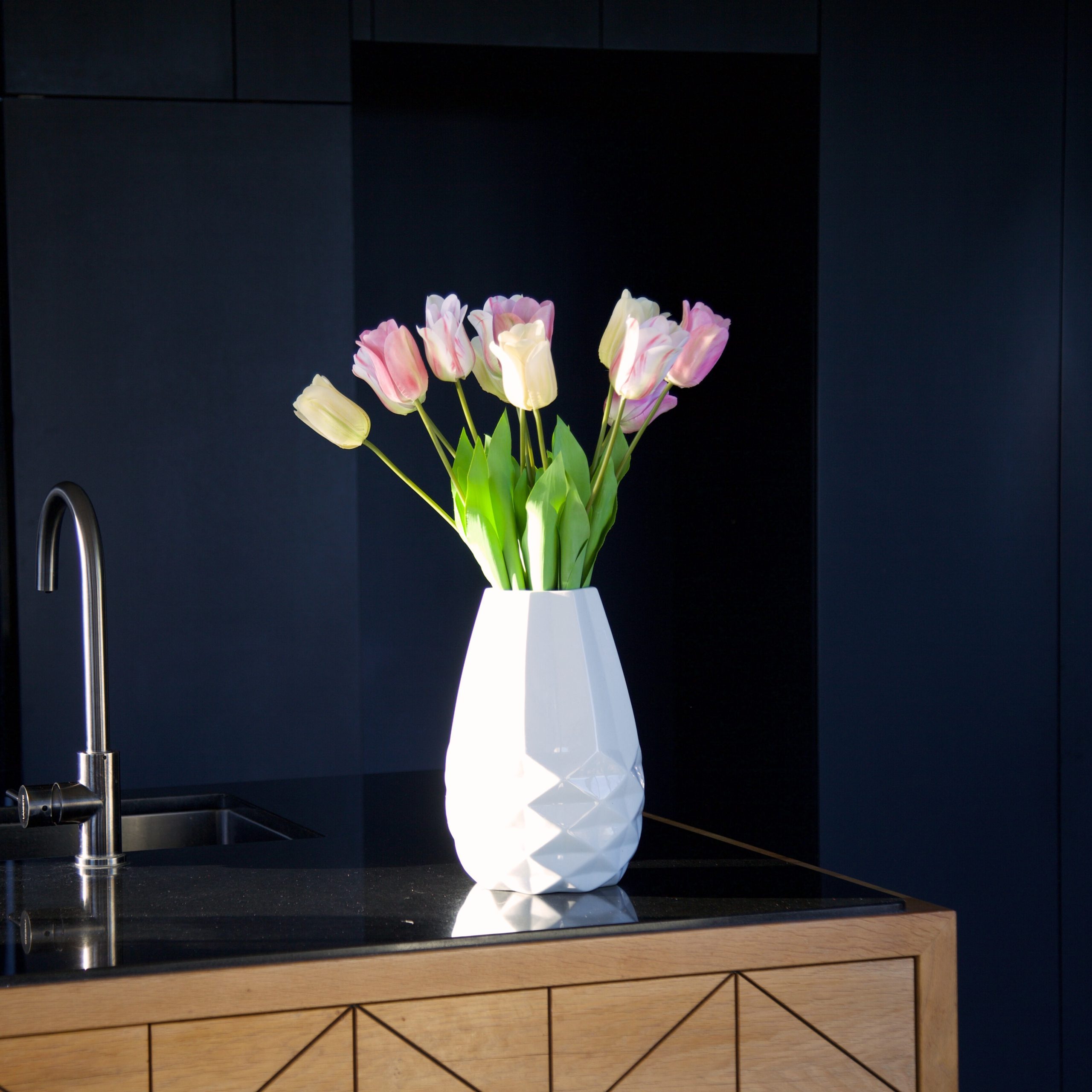 Open tulp geel roze wit met roze accenten Open tulp geel roze wit met roze accenten